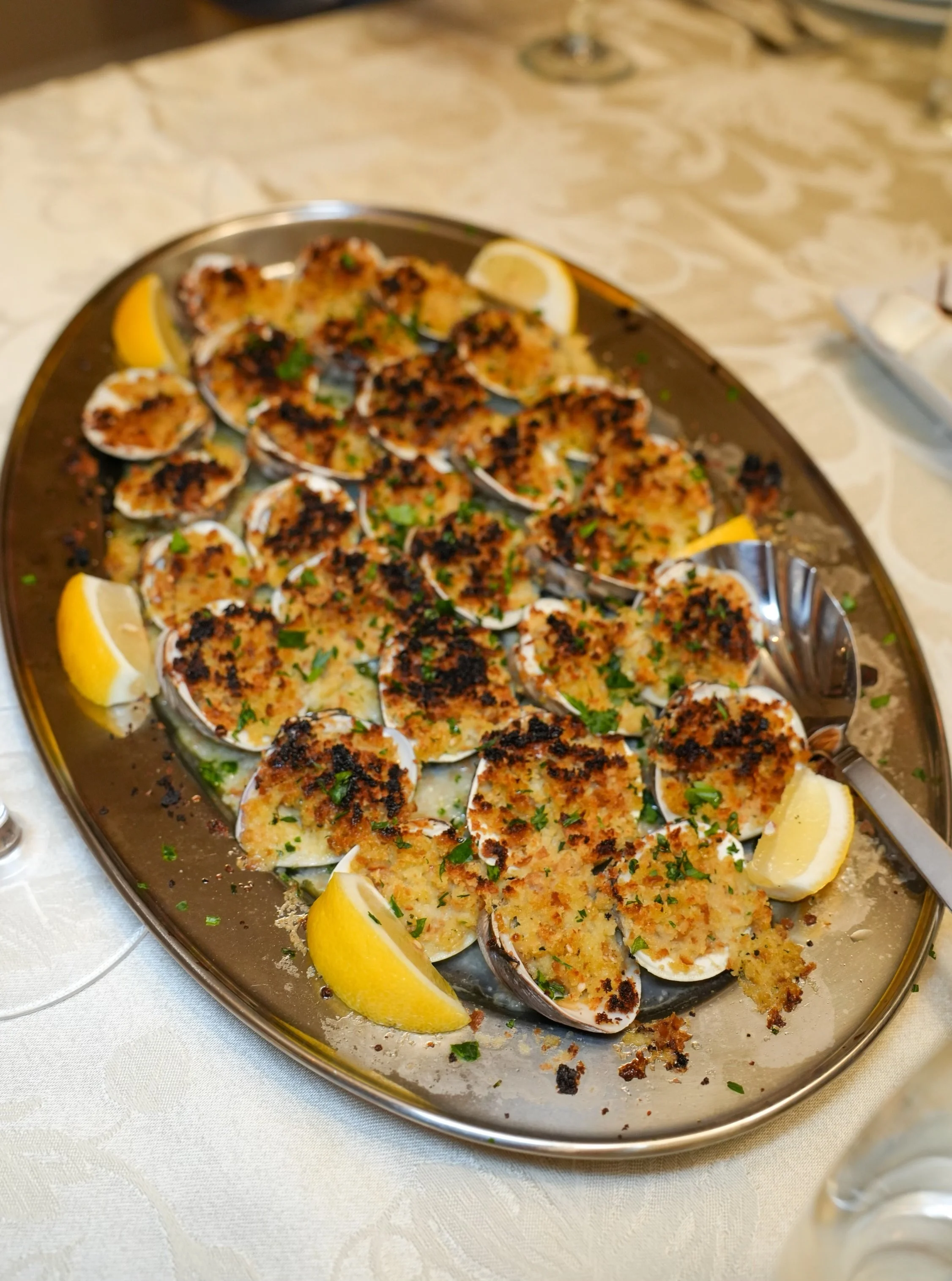 Baked clams on a serving plate